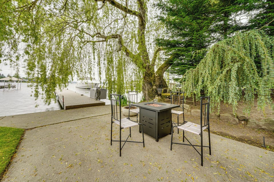 Shared Outdoor Space | Fire Pit | Dock