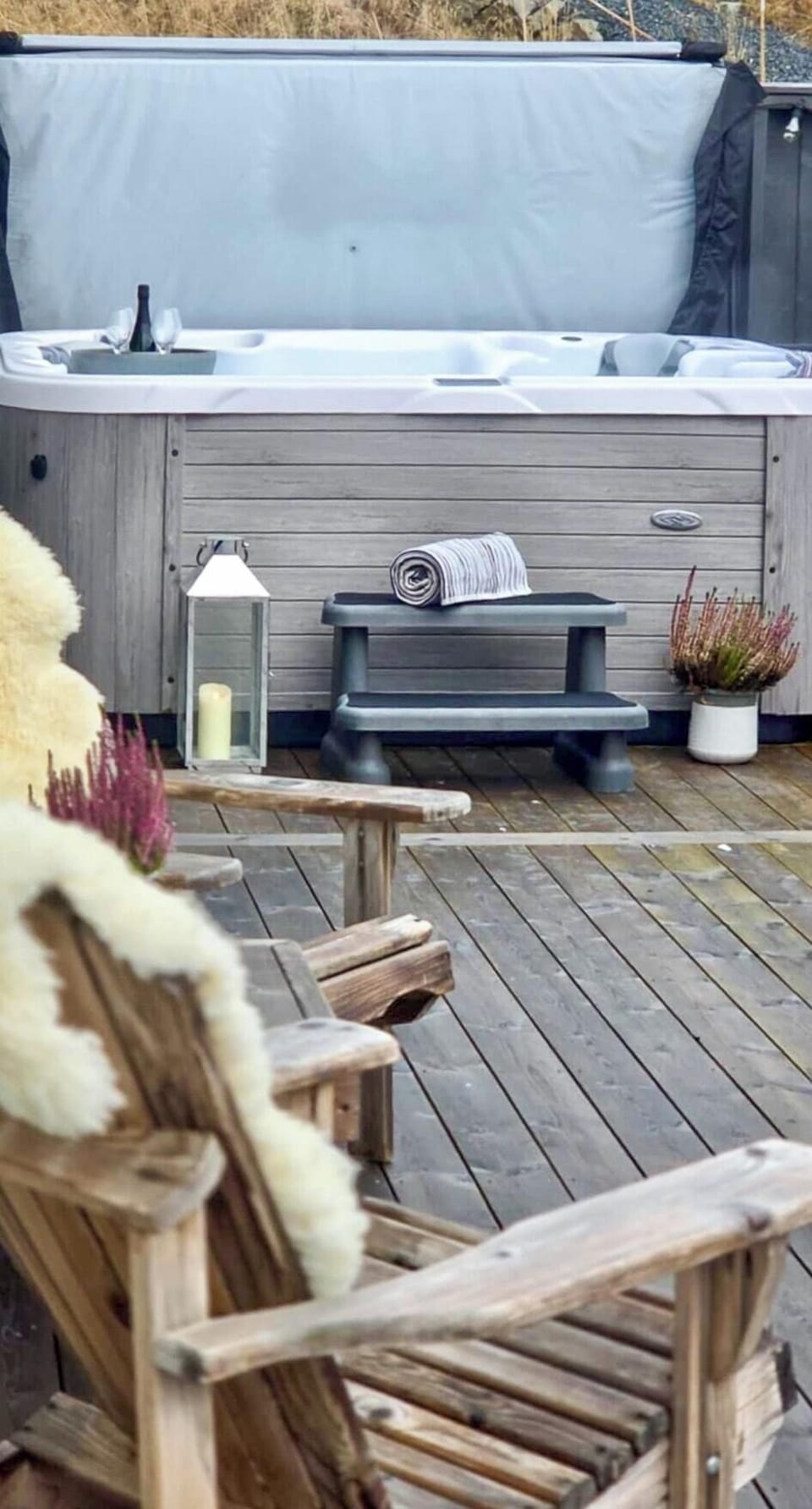 Outdoor spa tub