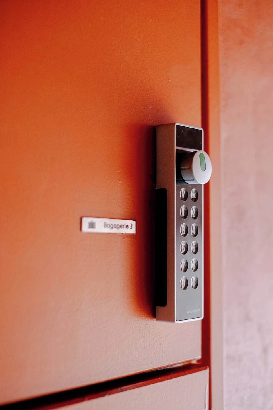 To use the lockers, you need to put your belongings in, then enter a 4-digit code, press and turn the knob to the left. When you want to retrieve your belongings, enter the code you previously entered and turn it to the left.