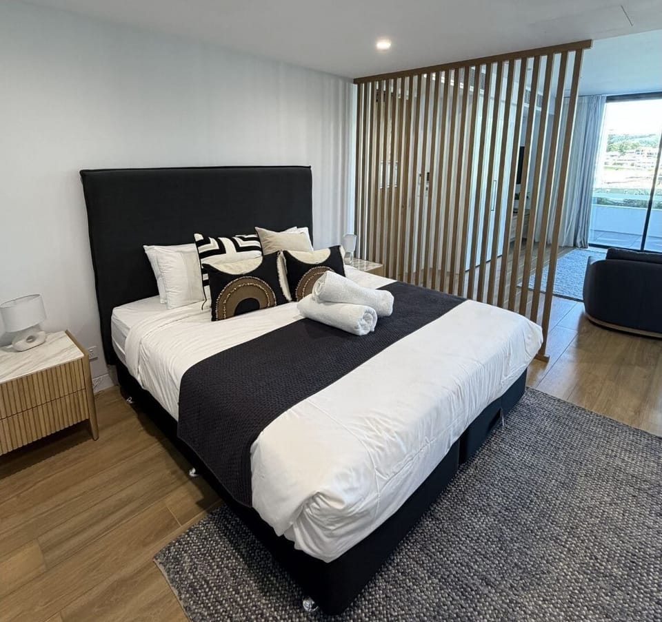 Main bed with room divider