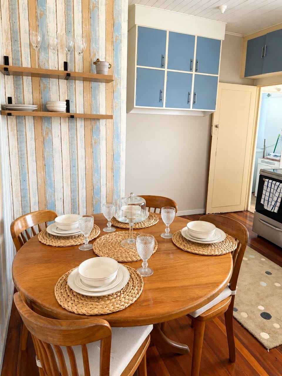 Coastal-inspired dining with a relaxed, welcoming vibe