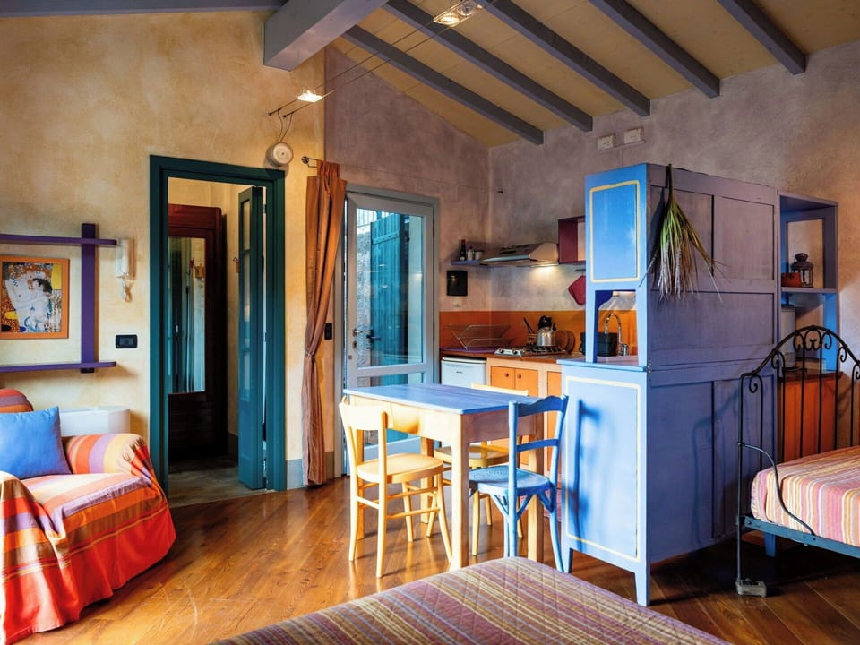 Furniture, Interior Design, Wall, Wood, Flooring, Chair, Ceiling, Table, Floor, Lighting