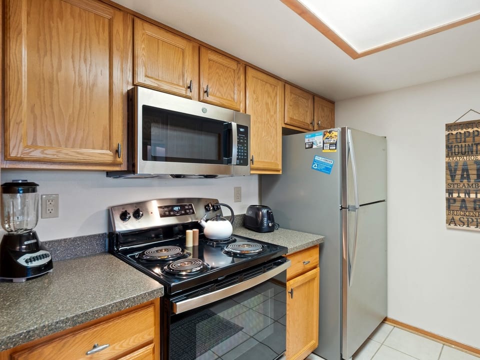 Indoors, Appliance, Refrigerator, Microwave, Oven