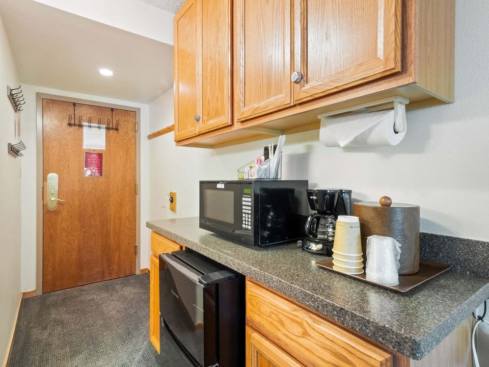 Indoors, Appliance, Microwave, Oven, Kitchen