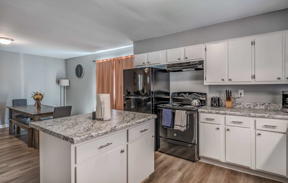 Full kitchen 