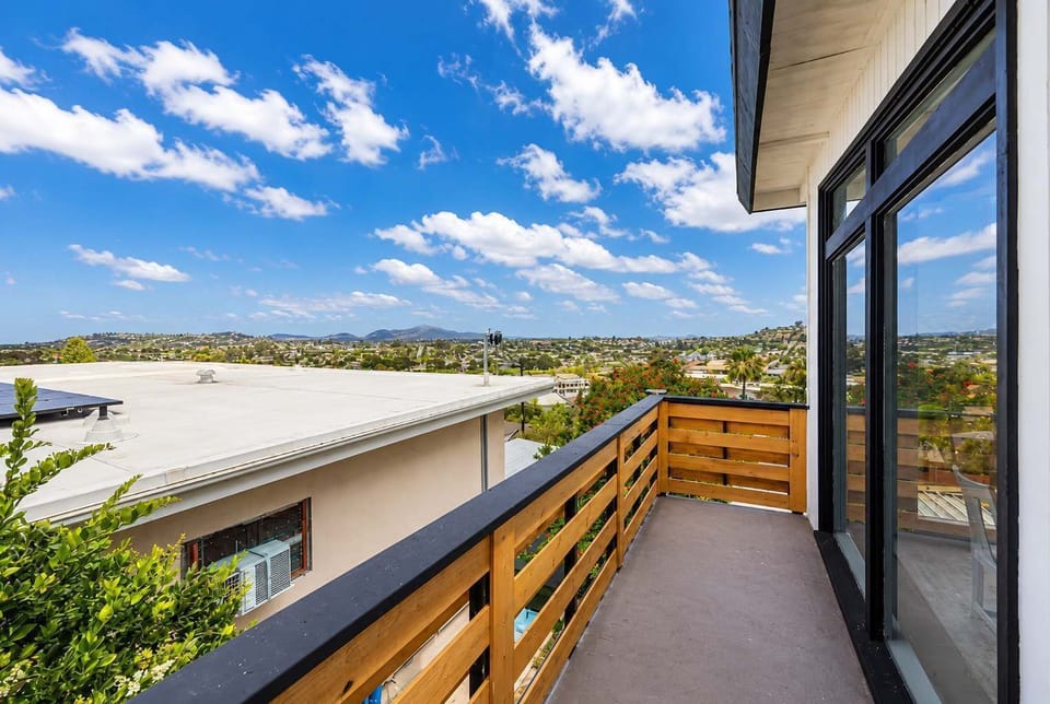 Private balcony with beautiful hillside views 🌄