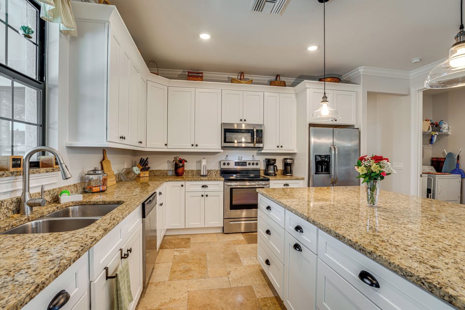 Kitchen | Breakfast Bar