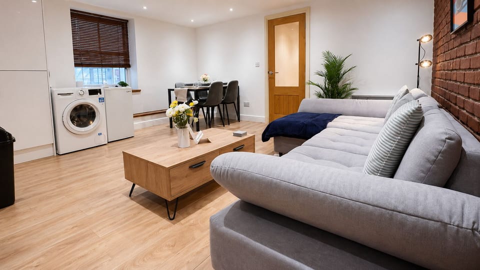 Living, dining & kitchen area - Shoreditch House near Brick Lane & Liverpool St