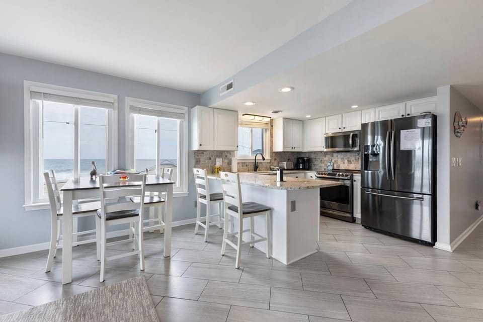 Island North A- Kitchen Eating Area