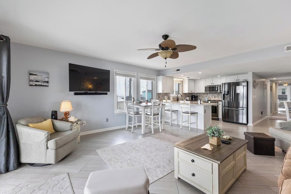 Island North A- Main Living Area