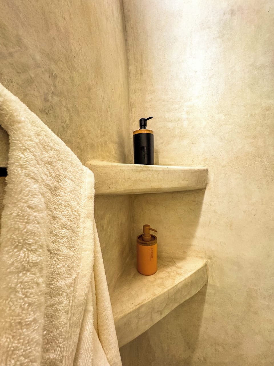 Bathroom amenities