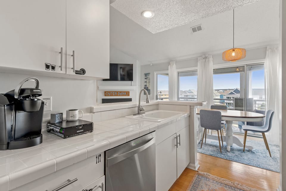PC631: Coastal Cool | Kitchen
