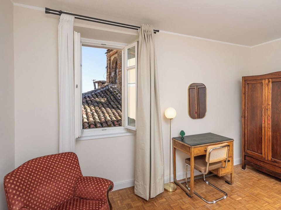 Wall, Wood, Flooring, Interior Design, Floor, Apartment, Furniture, Home, Door, Room