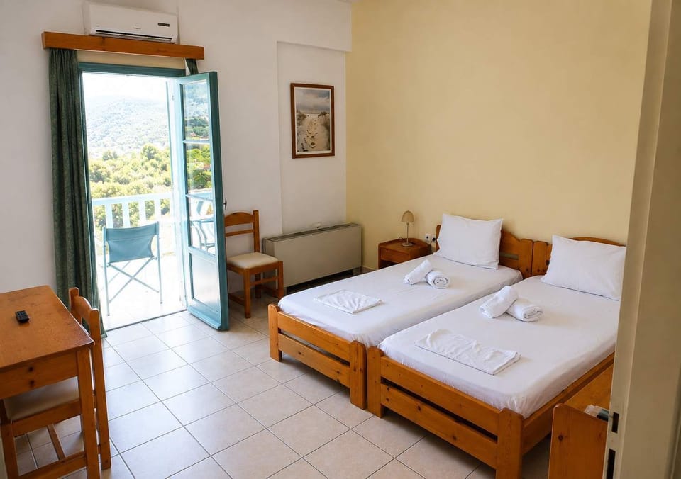 Enjoy relaxing mornings and peaceful evenings in this welcoming triple suite with all the modern comforts, natural light, complimentary breakfast, and a convenient location close to beaches and local taverns