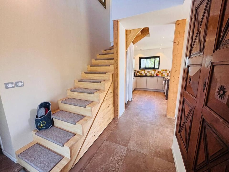 étage supérieur avec 2 chambres et 2 salle d`eau