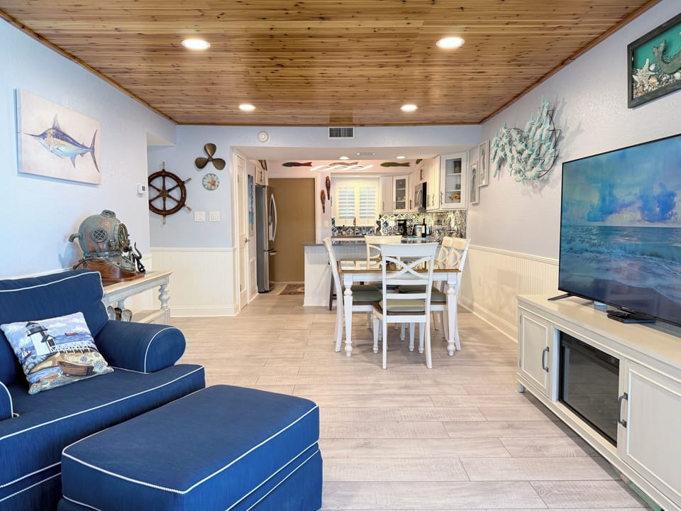 Large flatscreen TV, cozy dining area, ample seating