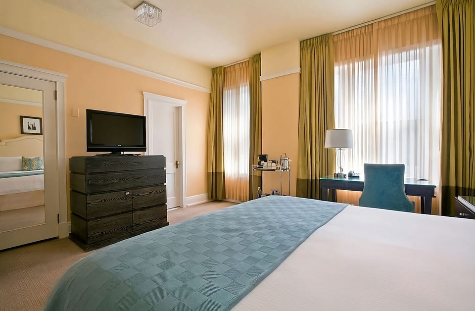 Settle in with easy TV viewing and a calm, airy layout.