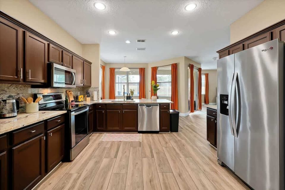 Ample storage, giving you plenty of room to keep everything organized.