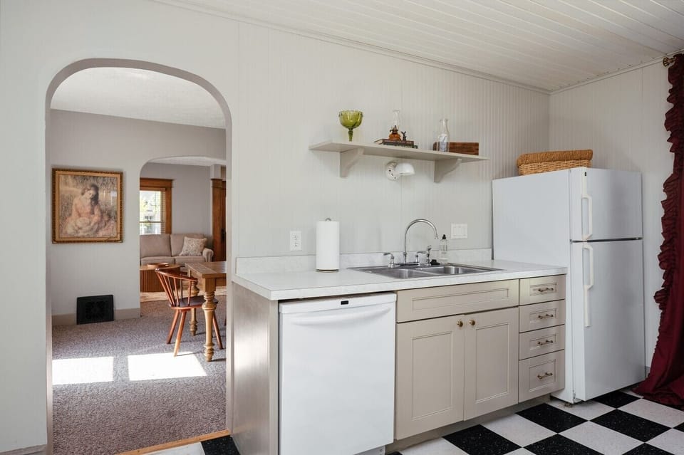 Clean and functional kitchen space for everyday cooking 🍽️✨