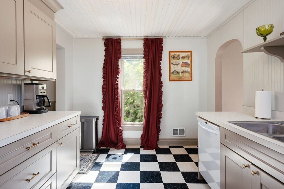 Clean and functional kitchen space for everyday cooking 🍽️✨