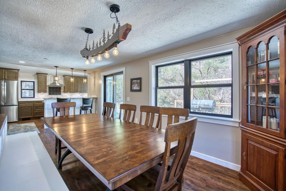 Huge Dining Table - 1 additional leaf available