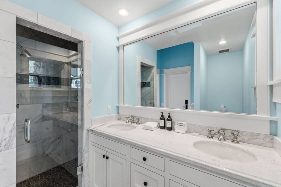 Bedroom 2: En suite bathroom with walk-in shower