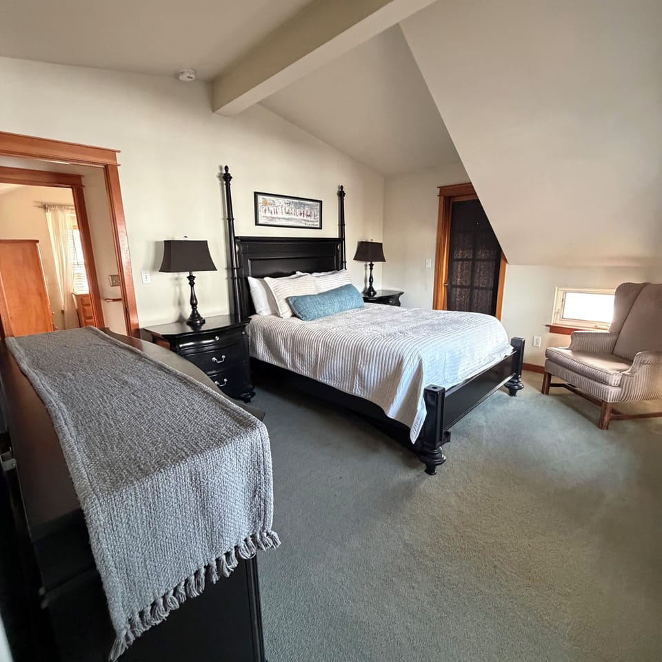Guest bedroom