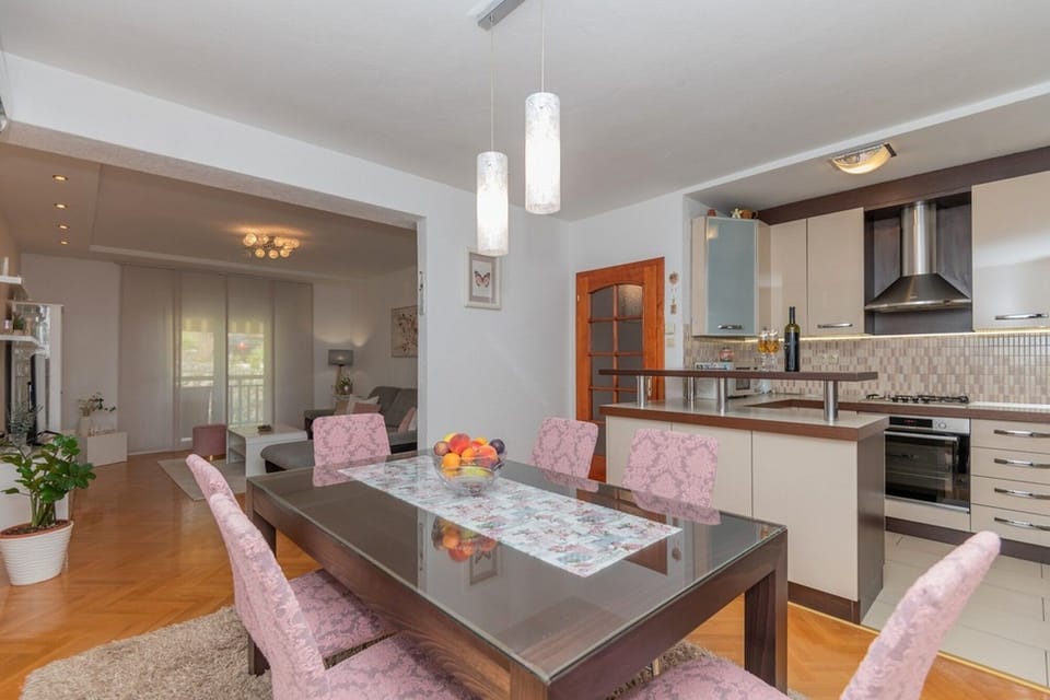 Dining room 1
