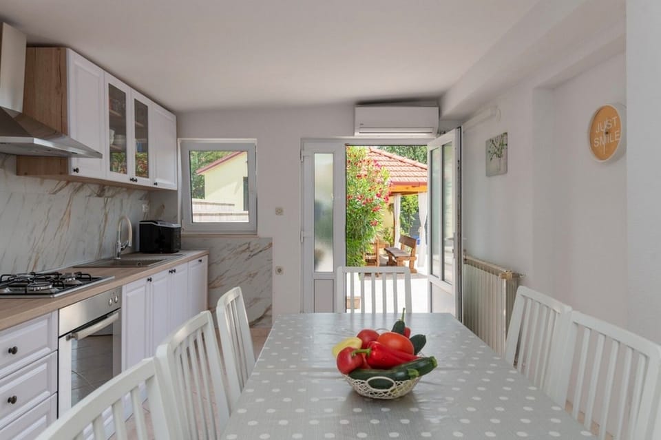 Dining room 2