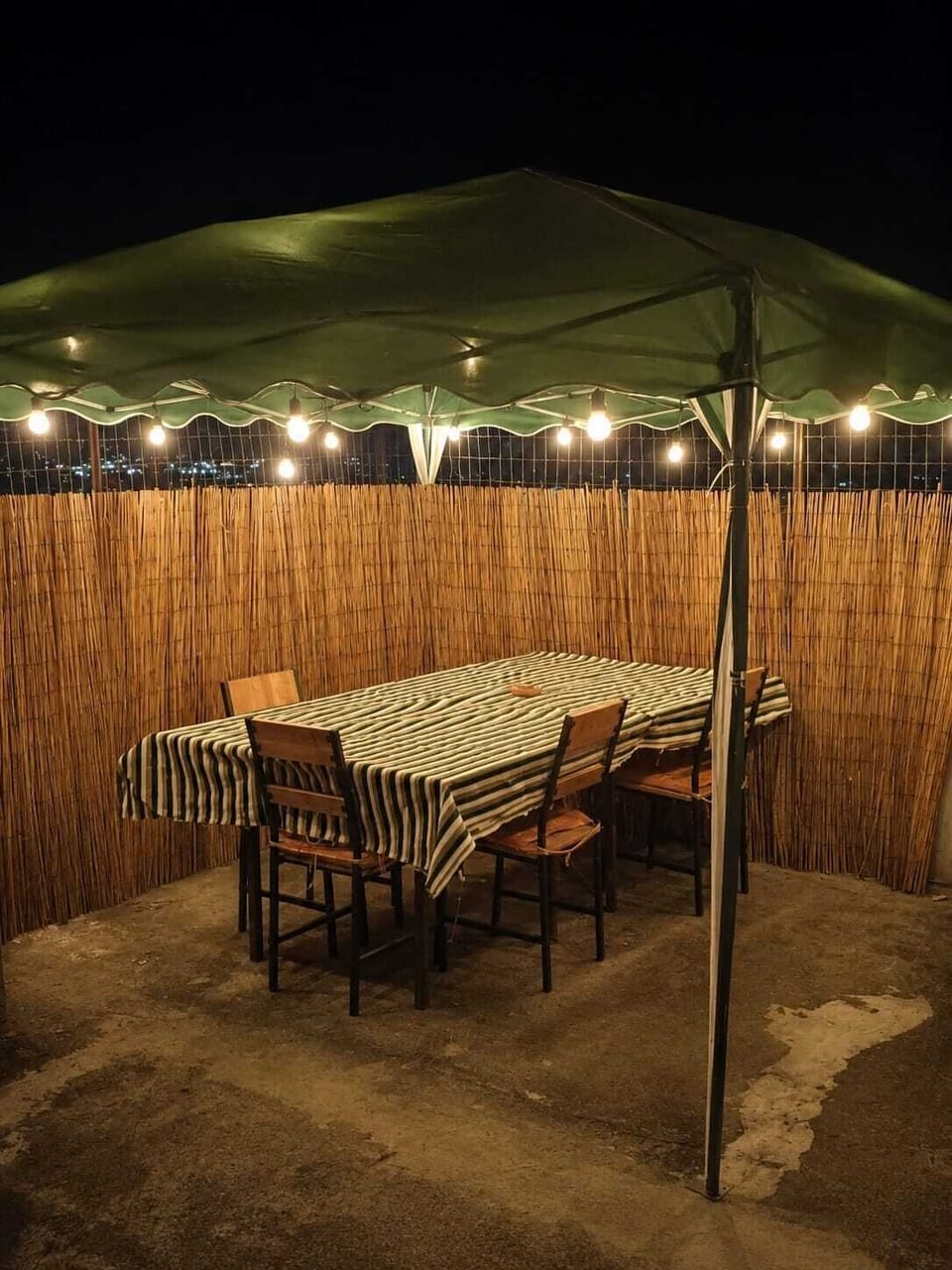 Outdoor dining