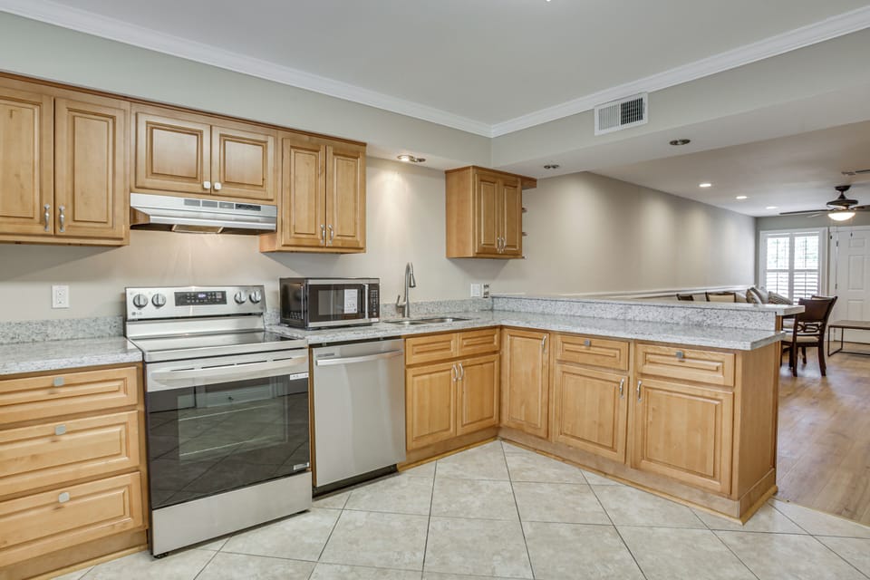 Kitchen | Refrigerator | Main Level