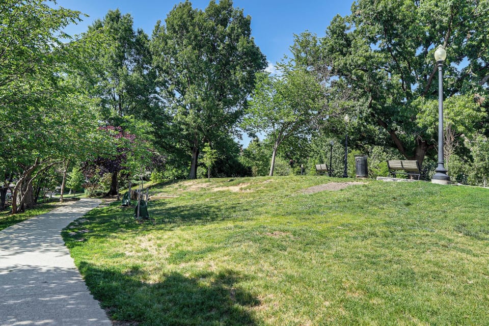 Near Kalorama Park
