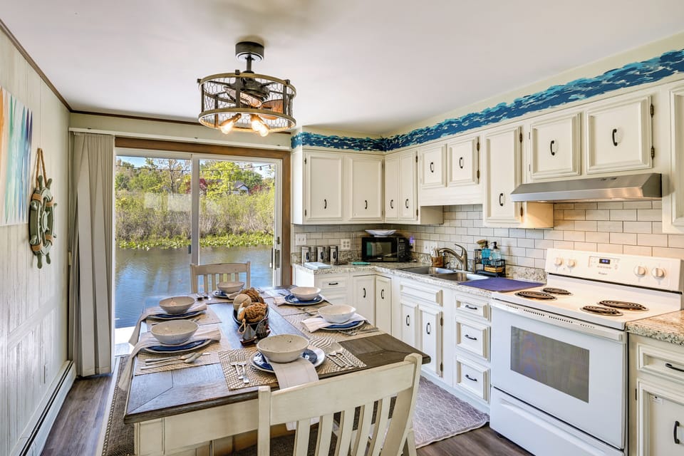 Kitchen & Dining Area | Water Views
