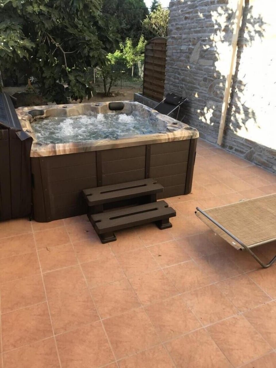 Outdoor spa tub
