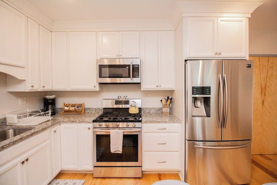 Kitchen, totally equipped and ready for whatever you need to throw at it.