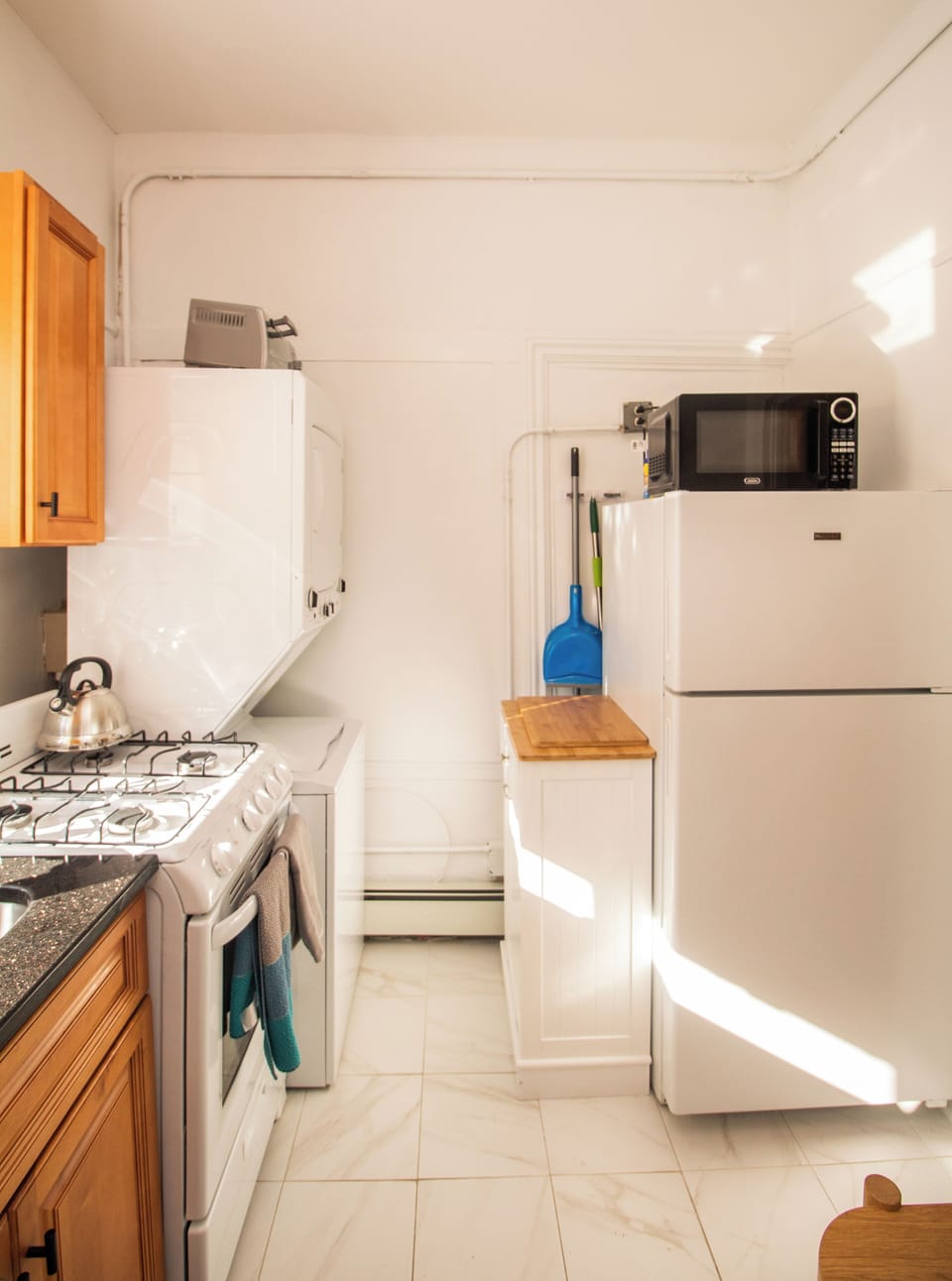 Kitchen, Gas Range, Washer and Dryer in unit