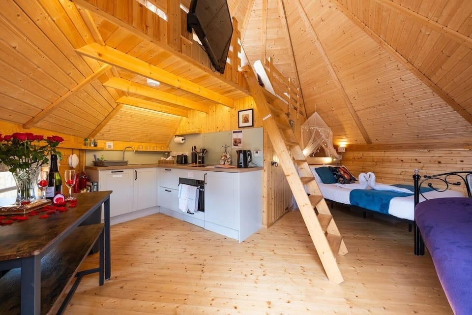 Squirrel Lodge with mezzanine