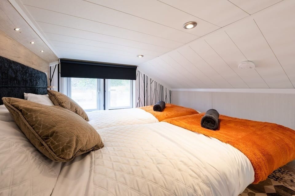 Edward Bear Hot Tub Lodge Mezzanine