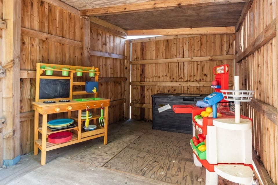 Covered children's play area