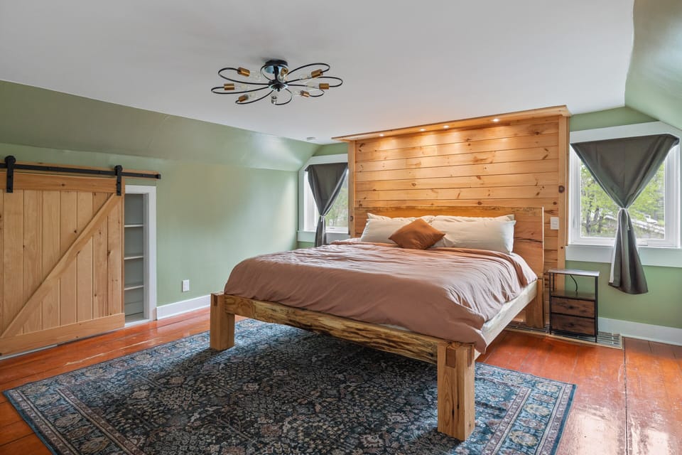 Indoors, Hardwood, Home Decor, Rug, Appliance