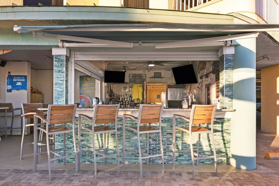 Pull up a seat at the Tiki bar, where good times and poolside vibes come together in the sun.