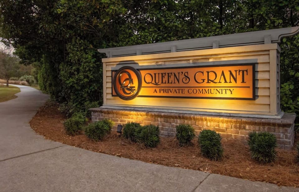 The villa is in Queens Grant inside  Palmetto Dunes complex.