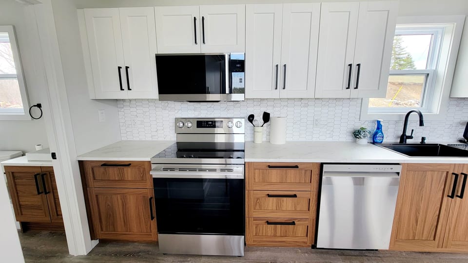 Fully equiped Kitchen, Fridge, Stove, Microwave and dishwasher