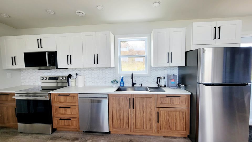 Fully equiped Kitchen, Fridge, Stove, Microwave and dishwasher