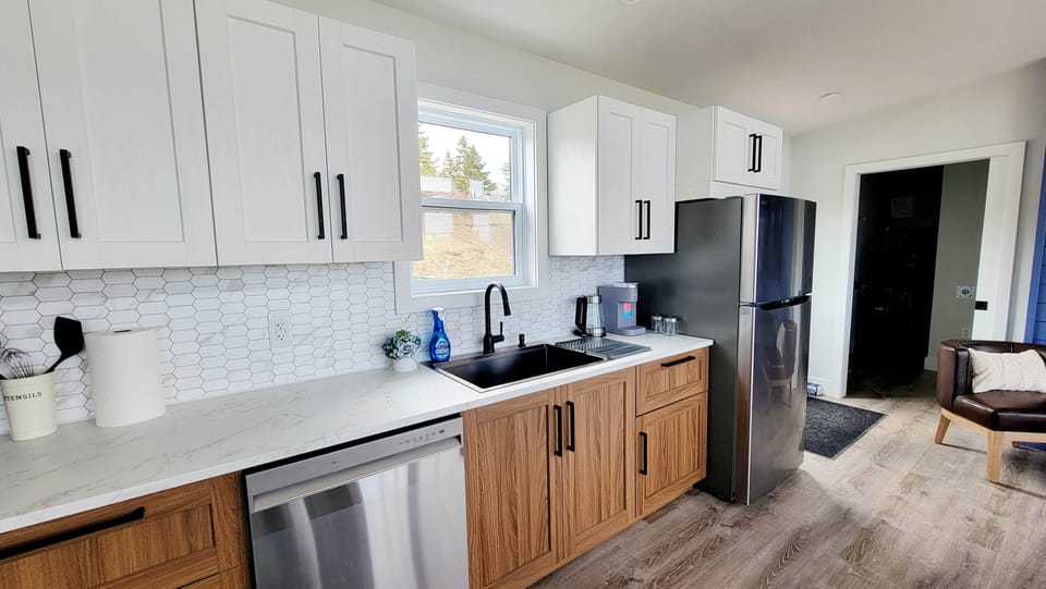 Fully equiped Kitchen, Fridge, Stove, Microwave and dishwasher