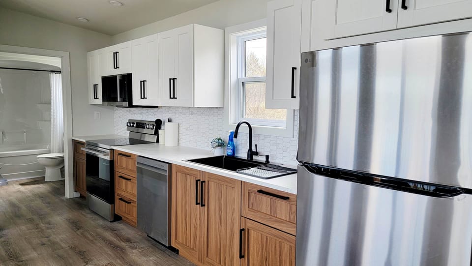Fully equiped Kitchen, Fridge, Stove, Microwave and dishwasher