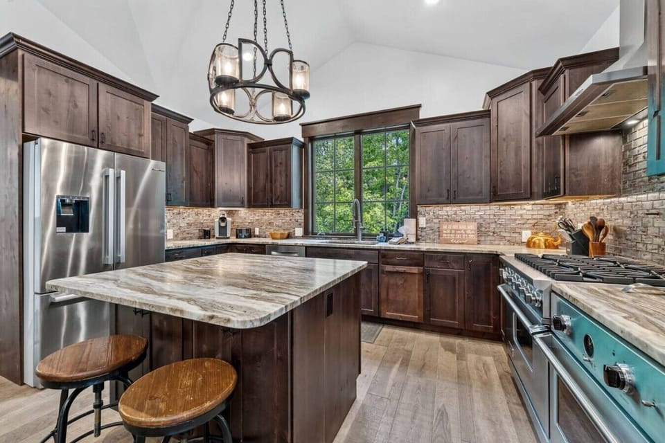 Large, fully equipped chef`s kitchen with updated appliances