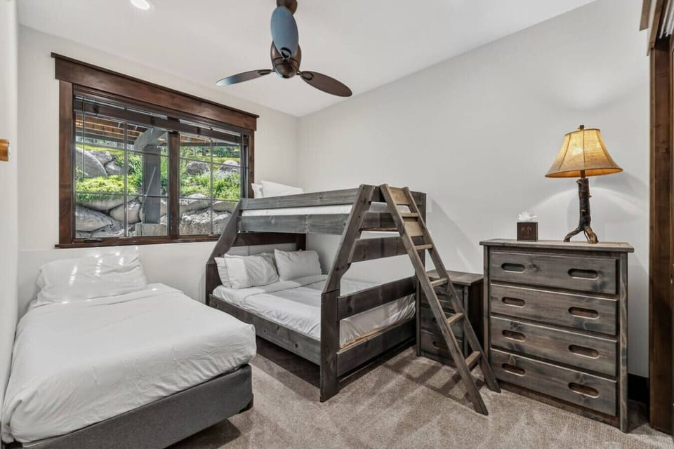 Bedroom 4: Bunk bed and single bed with en suite bathroom
