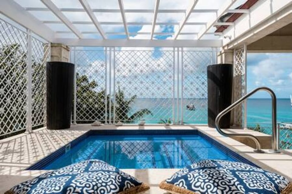 The 4ft deep private plunge pool is perfect to relax and unwind in the privacy of your own apartment.