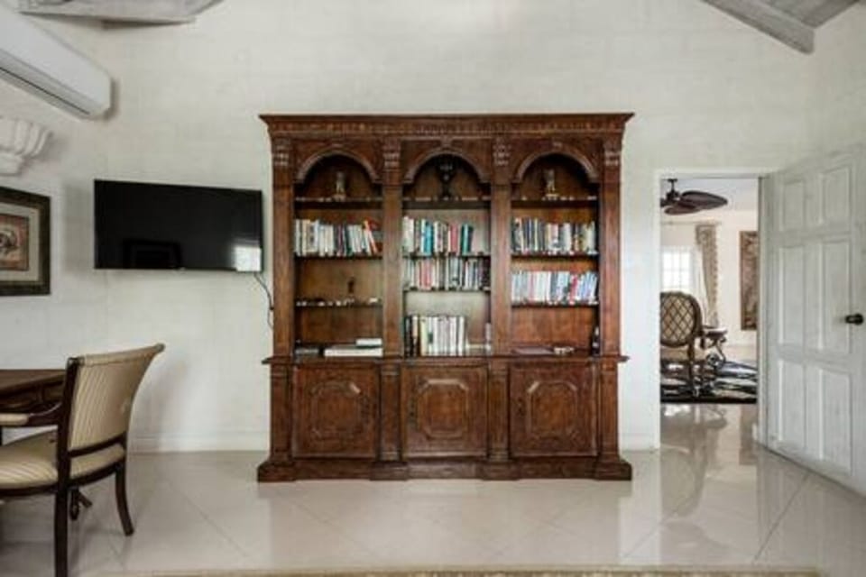 Lounge area with sofa seating